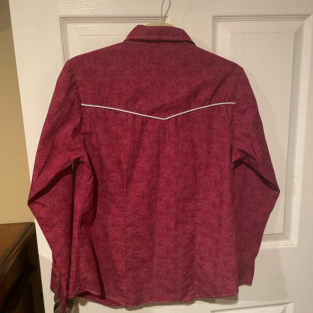 Women's Red Paisley Western Shirt - Picture 2 of 4
